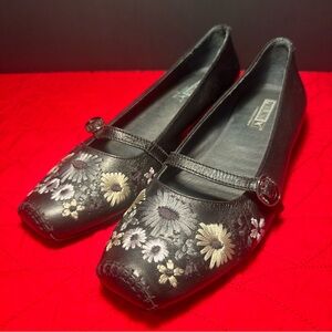 PIKOLINOS Black Floral Embroidered Flats